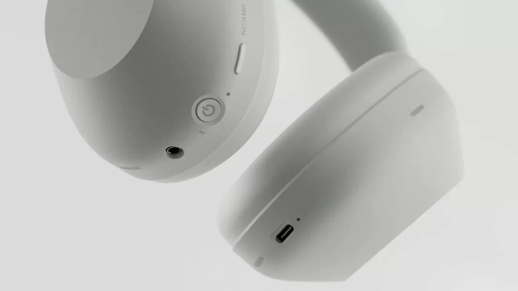 Sony WH-1000XM6 in Black, Platinum Silver, Midnight Blue.