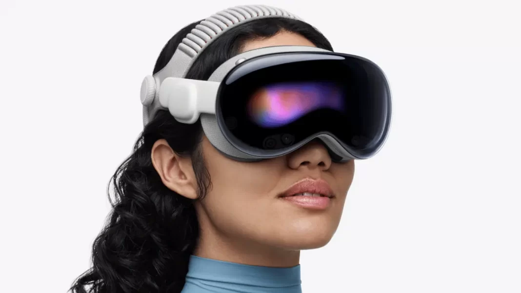 Apple Vision Pro (M5) with new Dual Knit Band